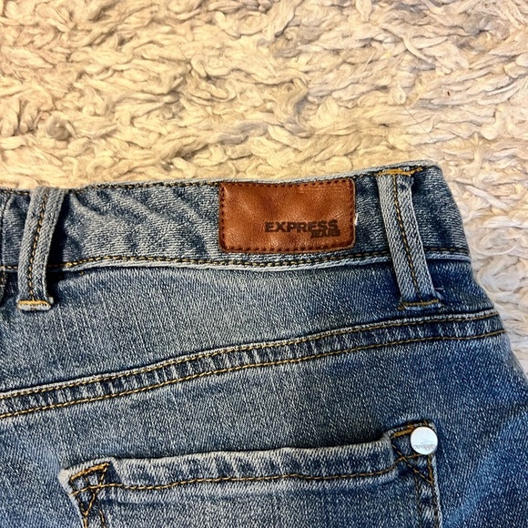 2/$30 Express- Blue Denim Cuffed Jean Shorts – Size 6 - Picture 6 of 6